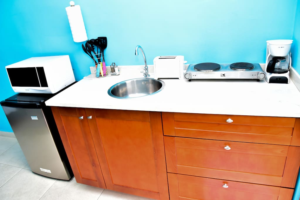 Fully equiped kitchenette with all you need to make your delicious meal, electric stove , cofeemachine , toaster , blender, pots and pans , utensils and Dishes , coffeemachine, wineglasses and a safebox also provided.