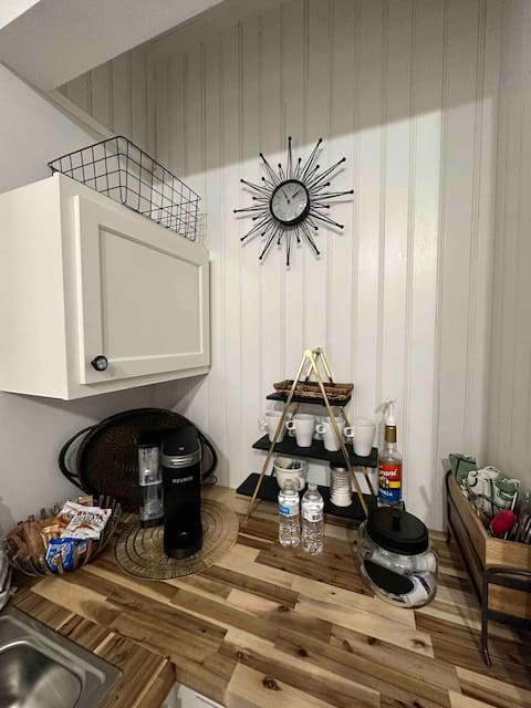 Top Airbnb: *Washington Park Micro Charmer with parking (Yay!) in Over The Rhine