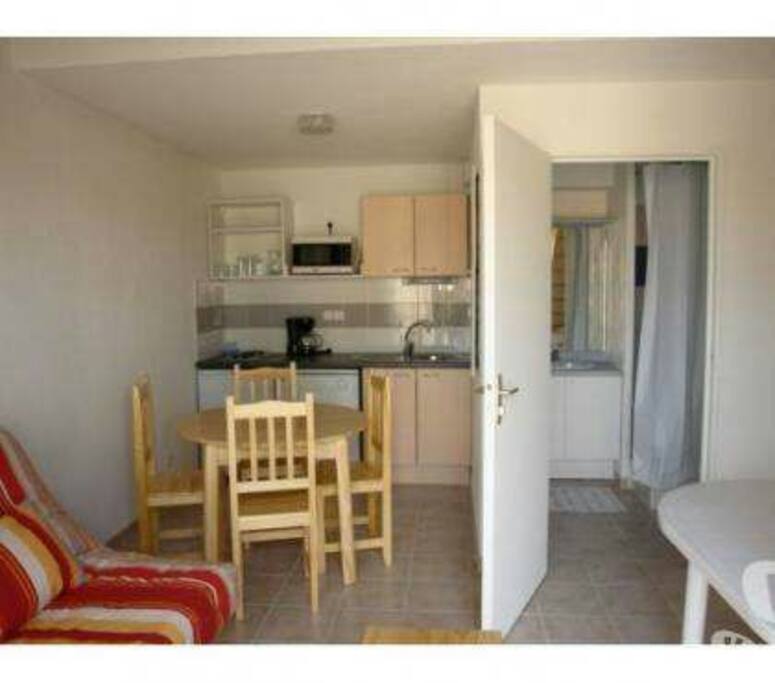 Studio et espace toilette