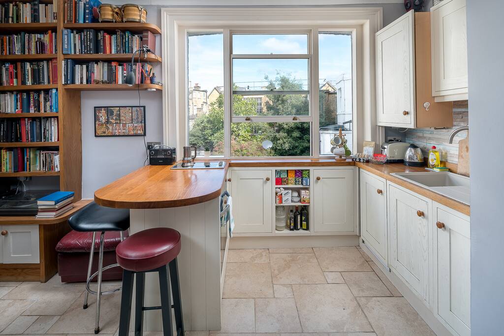 Kitchen fully equipped