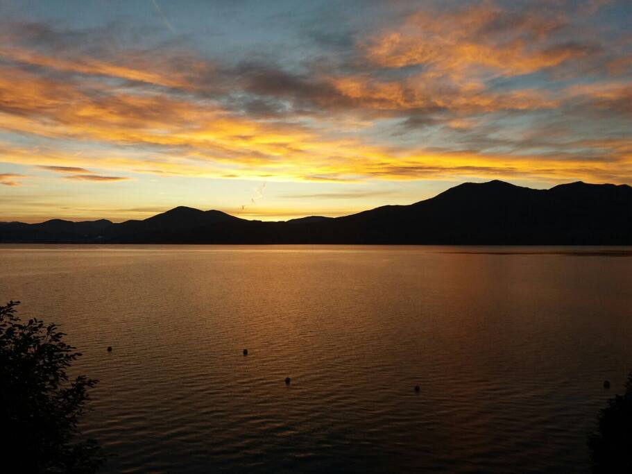 Questa è l'Alba di fronte a noi