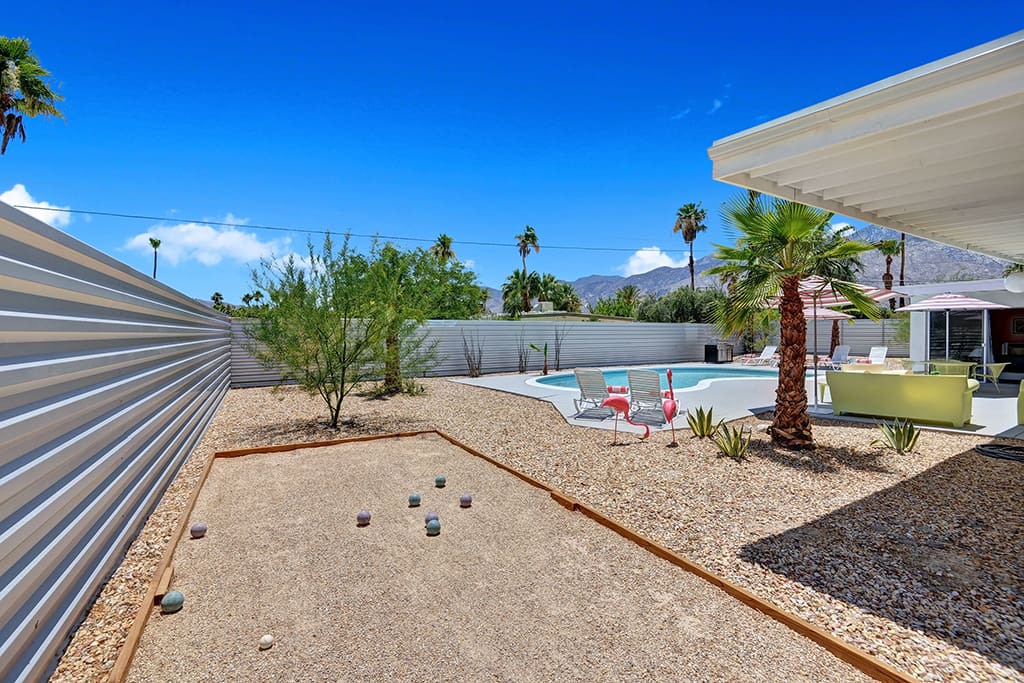 BOCCE BALL - WEXLER'S BARBIE HOUSE - PALM SPRINGS VACATION RENTAL POOL HOME