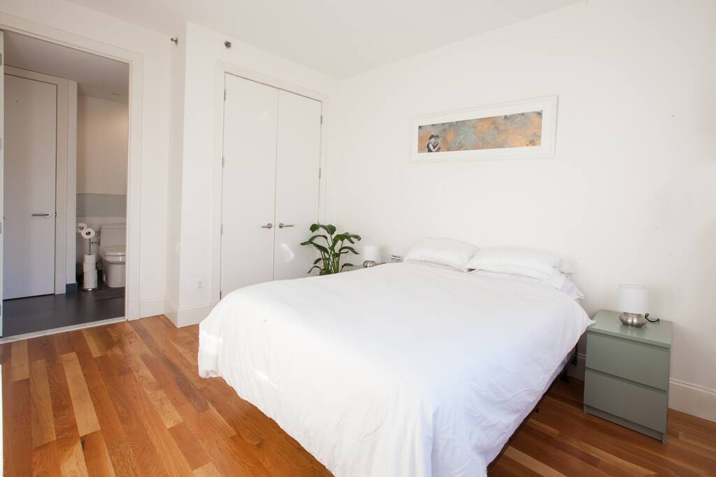 Master Bedroom (detail): Through the door is the attached master bathroom and shower - Nov 2016