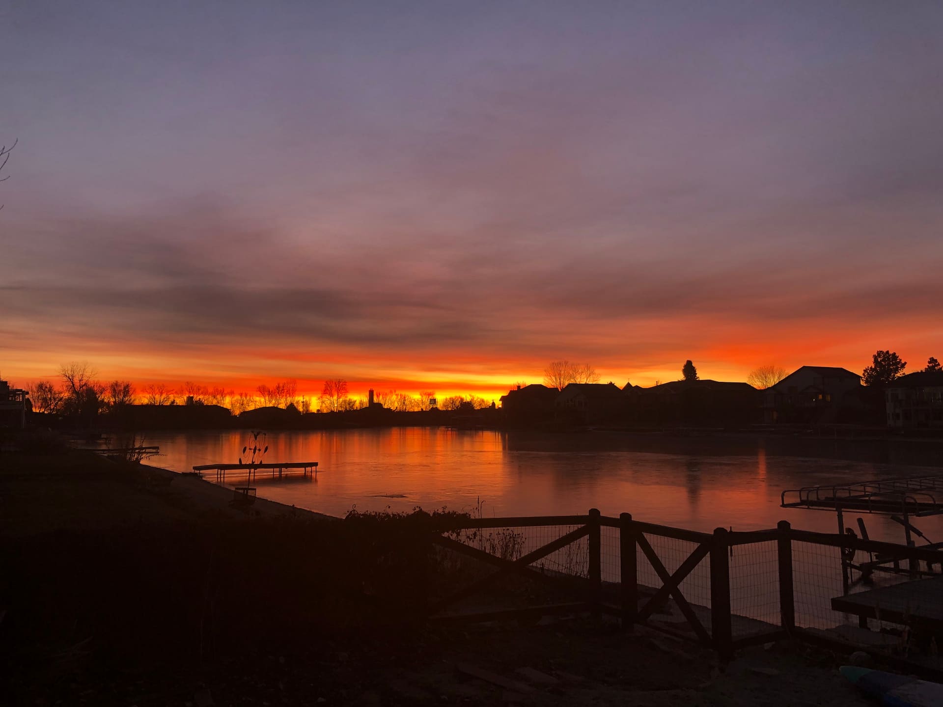 Lakefront, Beach, Fishing, HotTub, FirePit, Gated