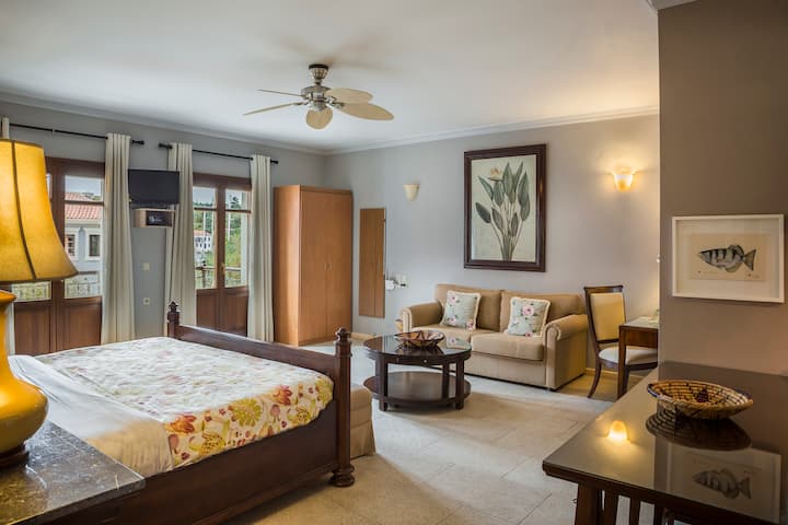 Balhambra Superior Suite103 With Partial Port View - Fiskardo