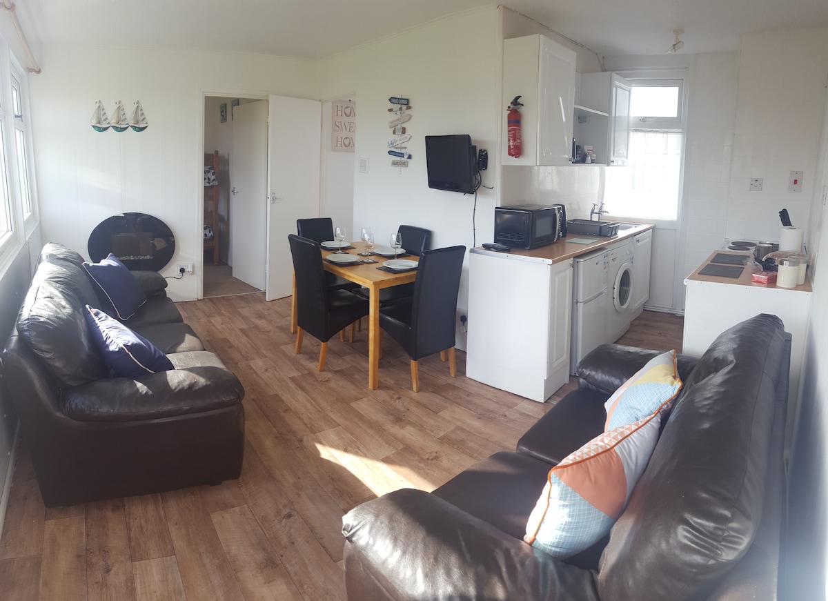 The Beach House, Carmarthen Bay Holiday Park Chalets for Rent in
