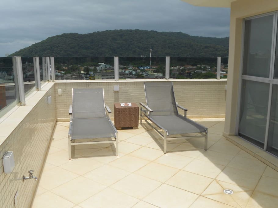 Amplo terraço - parte superior do apartamento