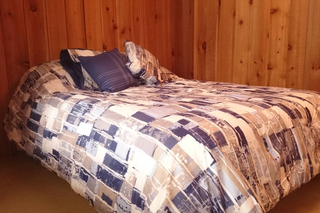 Chambre avec lit double