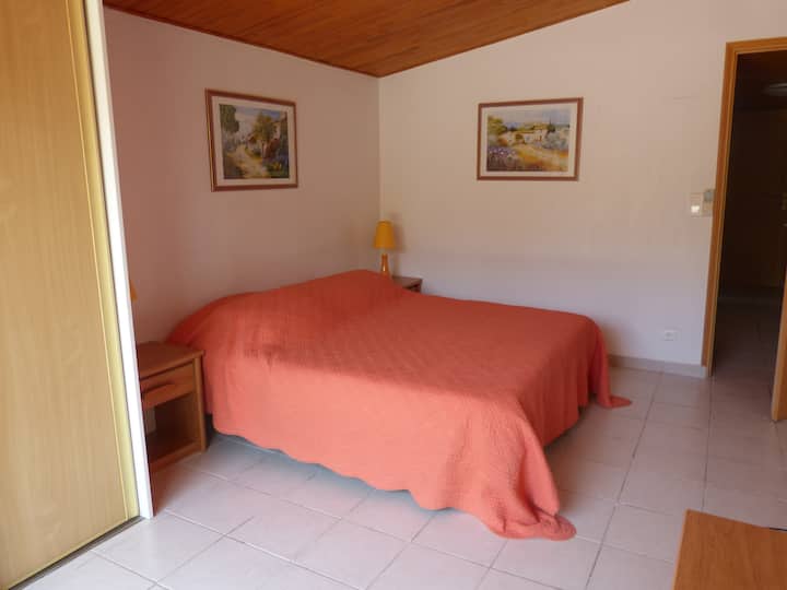 主卧2张单人床或1张加大双人床