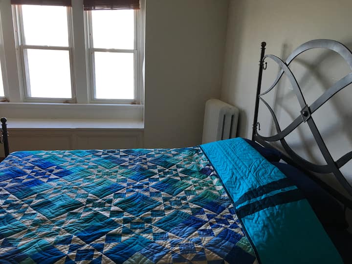 Красиви амишки юргани на леглата