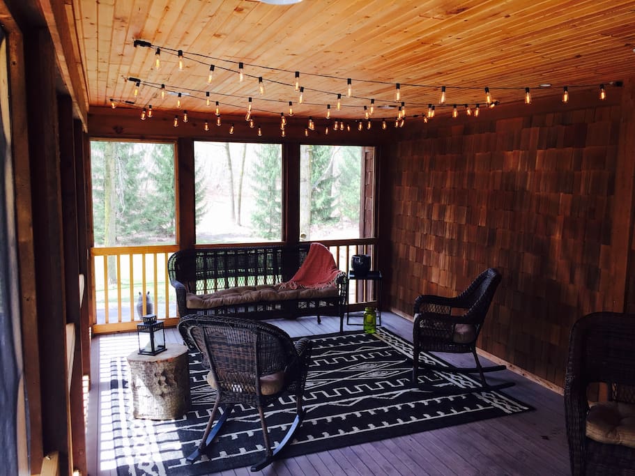 Cozy screened in porch overlooking backyard.