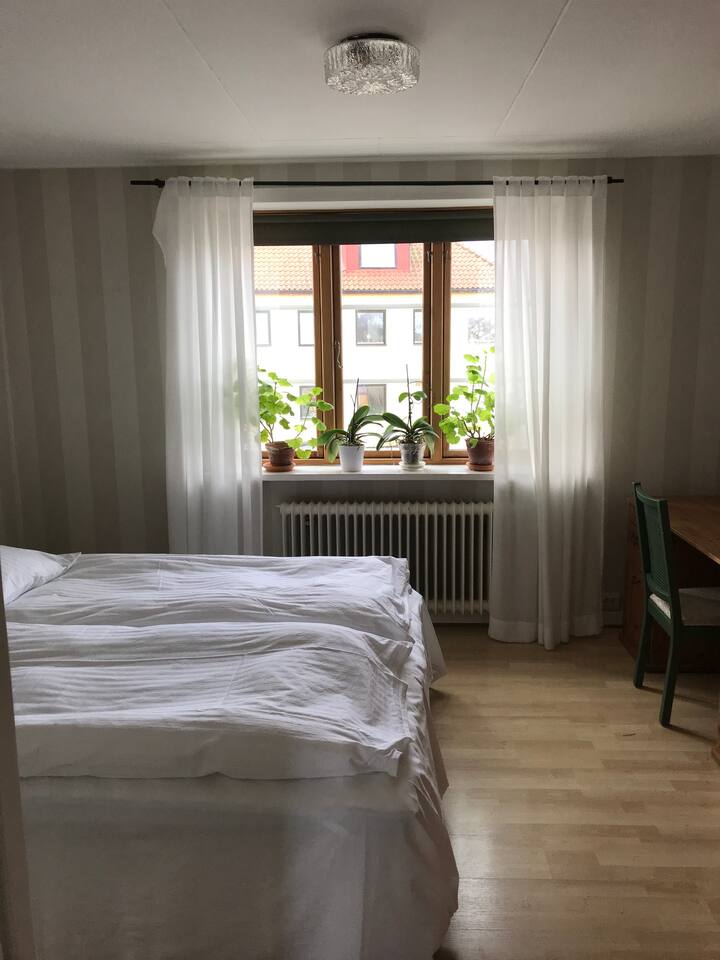 Slaapkamer met tweepersoonsbed