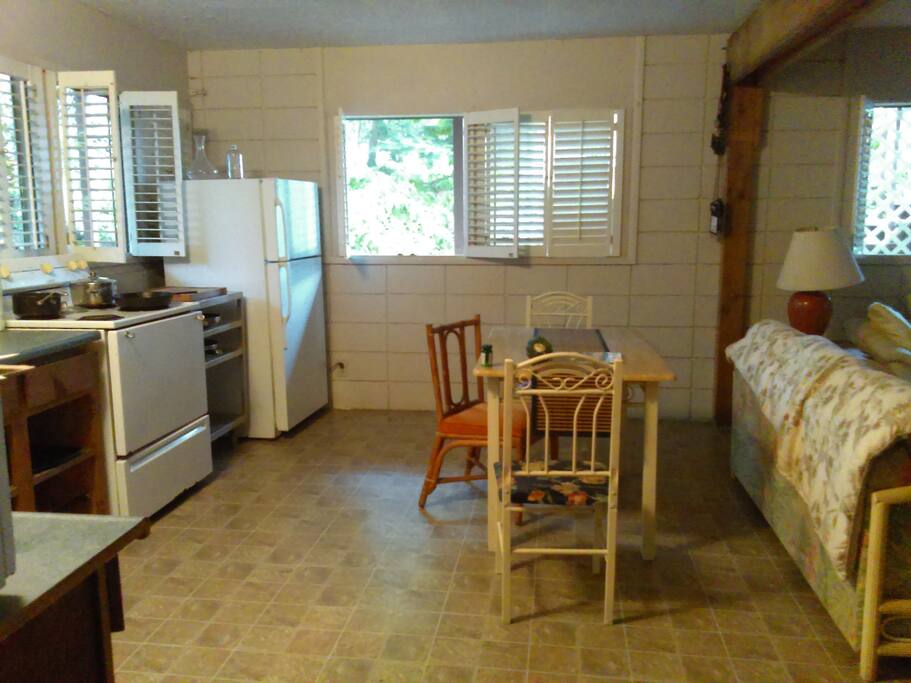 Dining room.