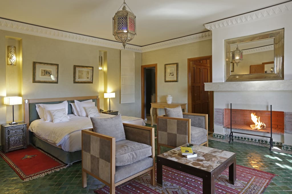 6 double bedrooms with en-suite bathroom