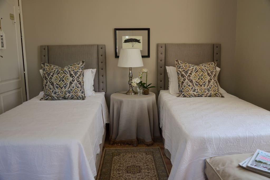 2 Single Beds / 1 King Bed.
