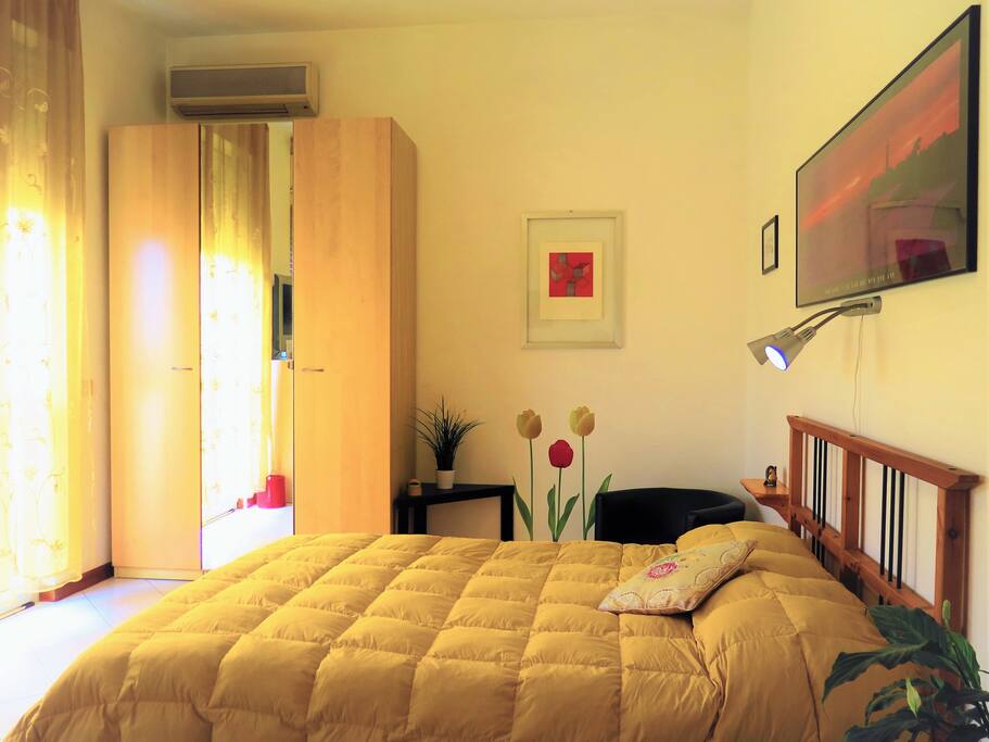 Bedroom (south side)