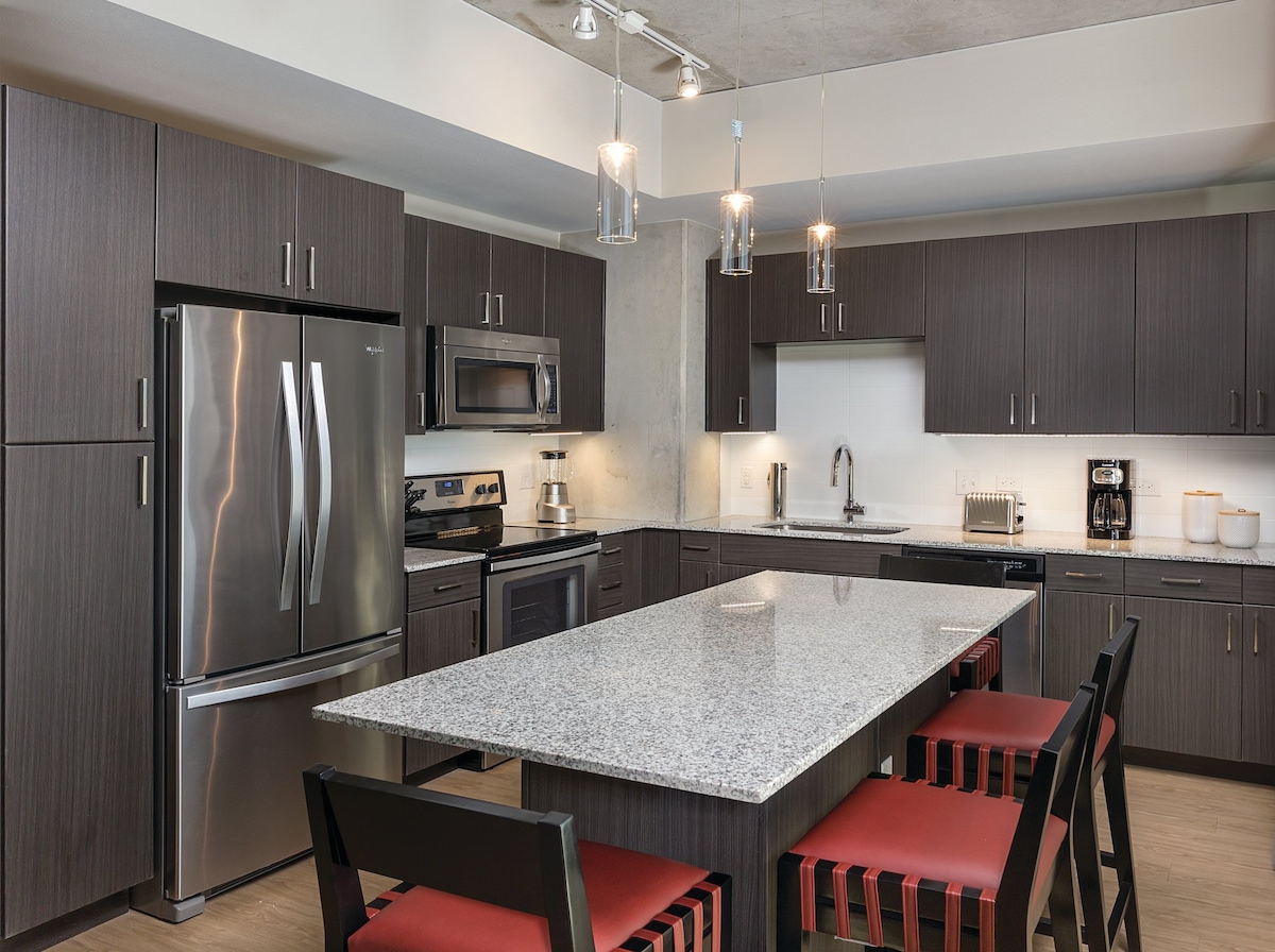 STAY AT OUR LUXURY RESORT - Studio Suite!