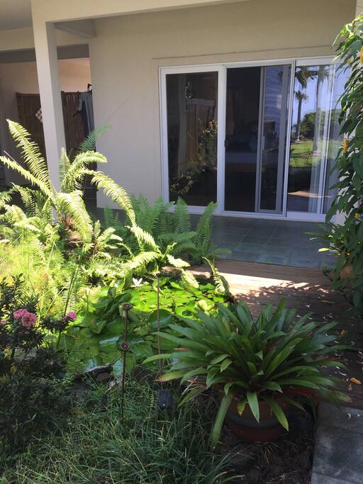 Side entry way