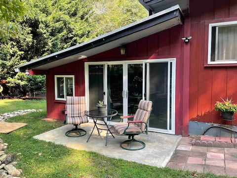 Private guest suite in heart of Cedar Mountain