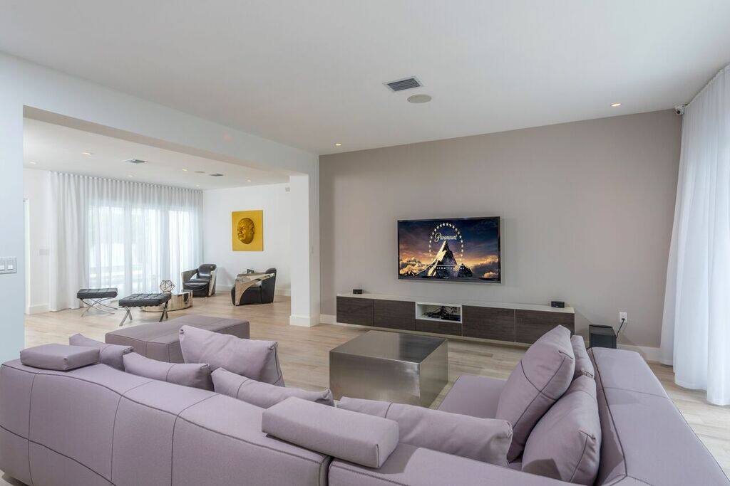 Living Room & Seating Area
