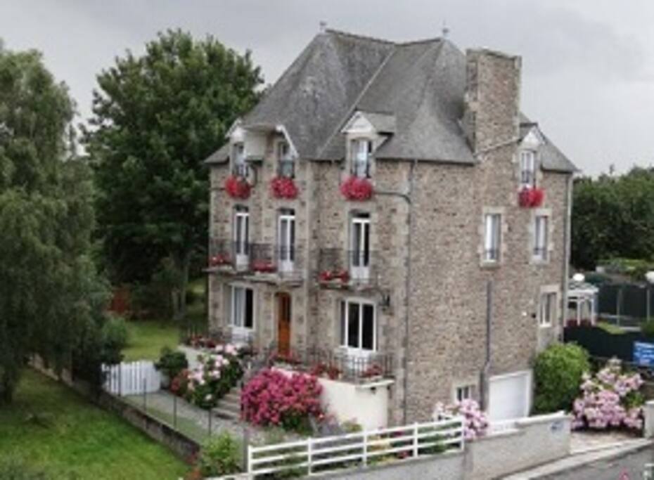 face de la Villa ayant vue sur mer jardin derrière