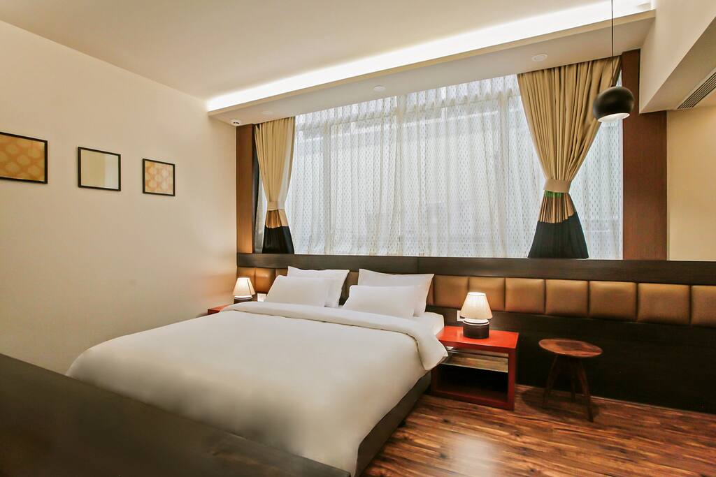 LUXURY ROOM