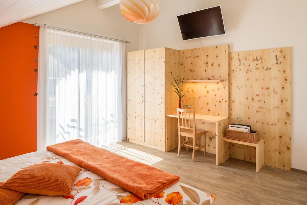 Schrank, Arbeitsplatz, Garderobe