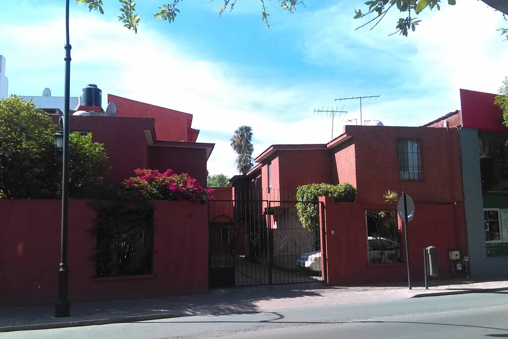 FACHADA CONJUNTO PRIVADO 6 CASAS