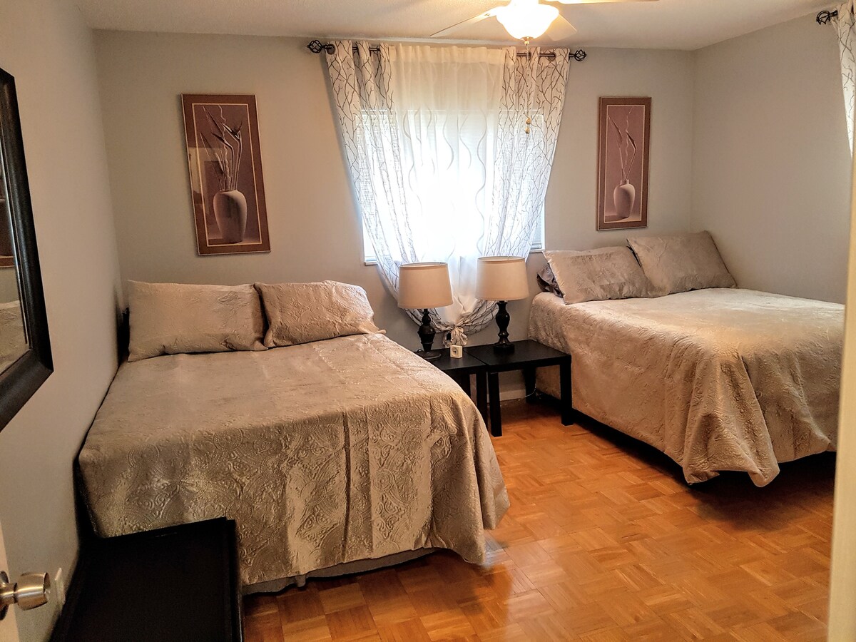 Một góc nhìn khác Bdrm 1. 2 giường đôi với Novaform 3" Nệm Topper