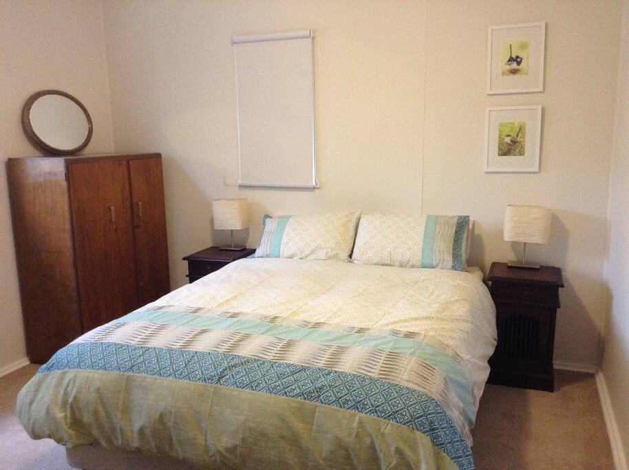 Queen sized memory foam mattress - divine!