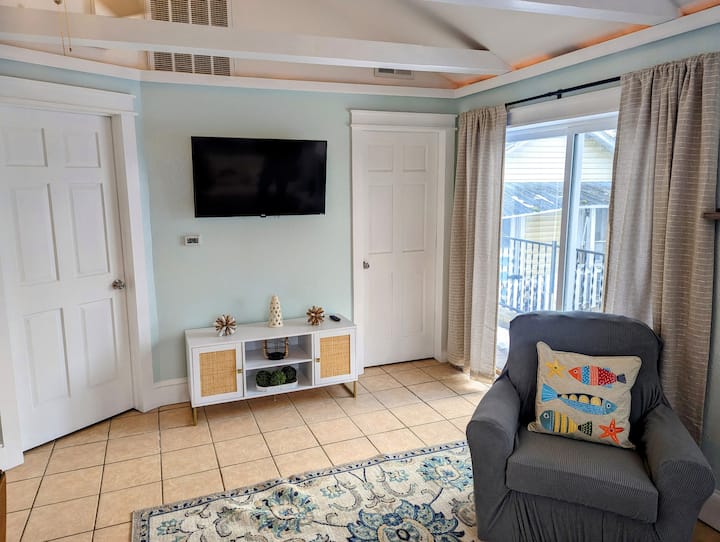 Comfy little lake cottage, bring your boat! Houses for Rent in