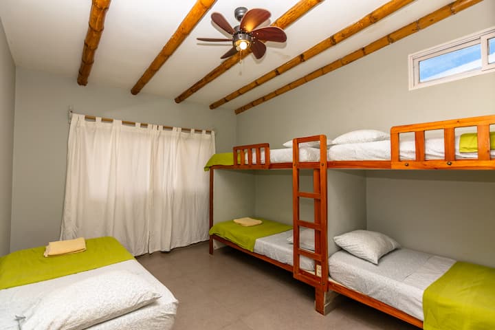 CHAMBRE V (5 LITS)