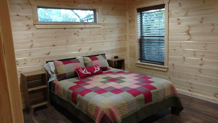 2号卧室标准双人床