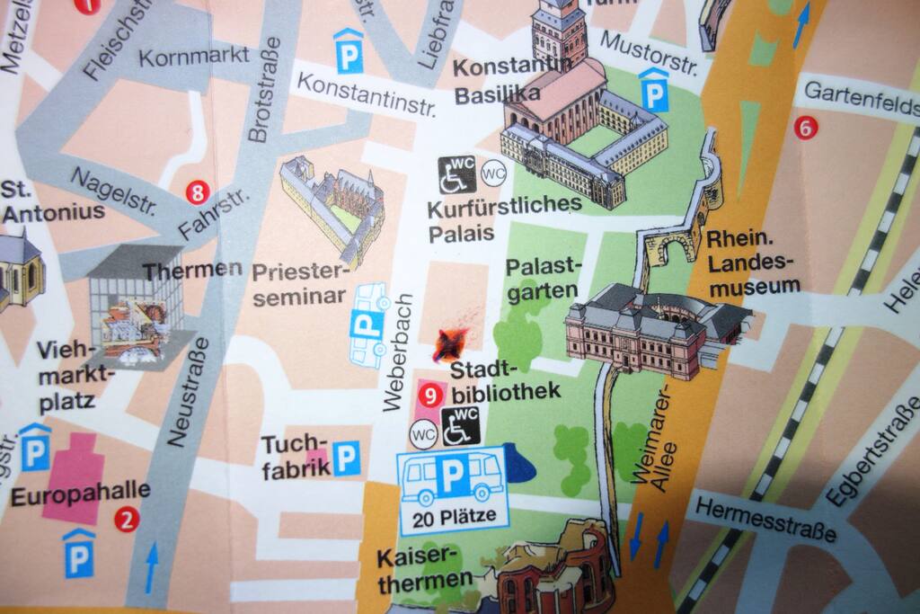 Zentral und ruhig. (markiertes Kreuz am Palastgarten)