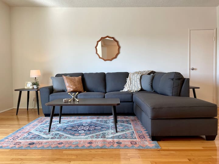 2 bedroom Beverly Hills adjacent APT with a view! Apartments for Rent in Los Angeles