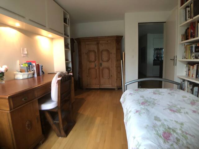 family house,sunny room & lake view