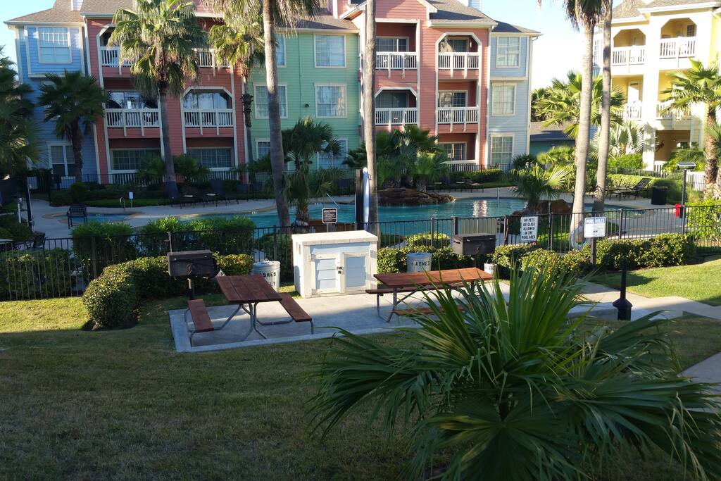 Building, Downtown, Neighborhood, Town, Architecture