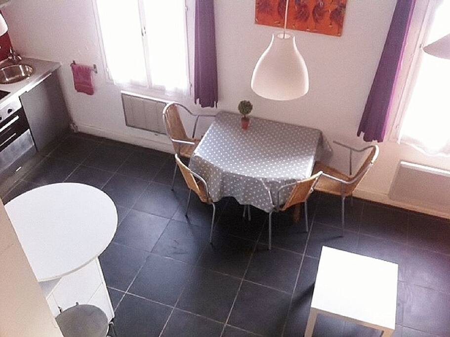 Table pour 4 assises