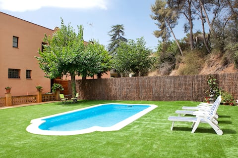 NICE HOUSE WITH PRIVATE POOL