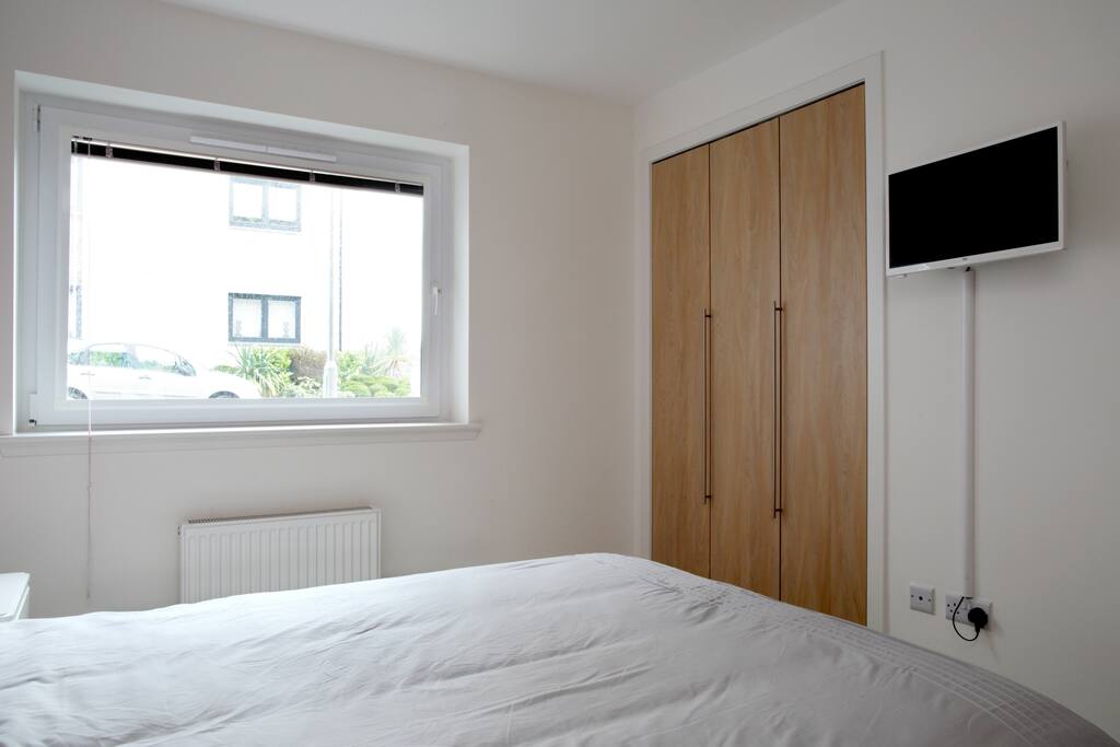 King size bedroom
