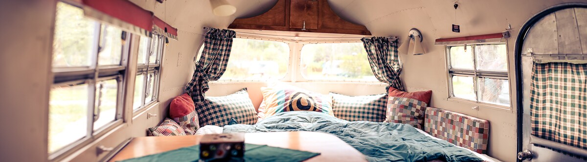 naša najstarija prikolica - bračni krevet širine 160