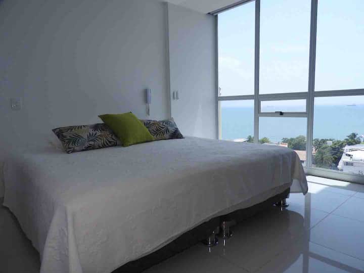 Основна спалня с изглед към океана с двойно легло