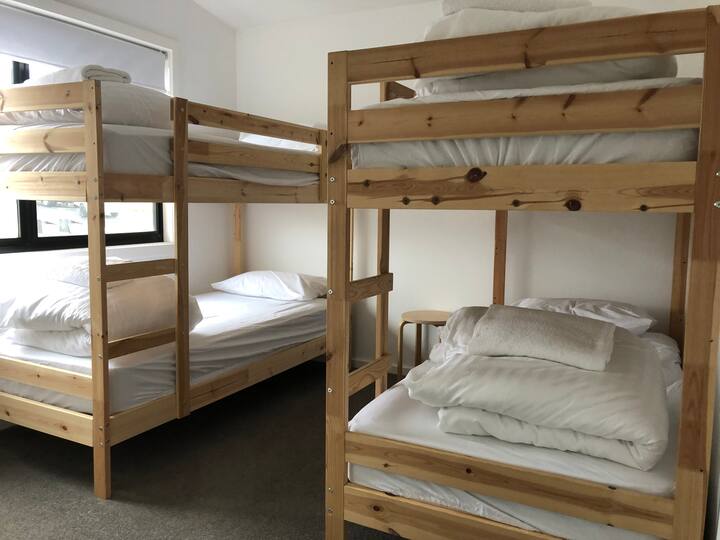 Chambre avec lits superposés