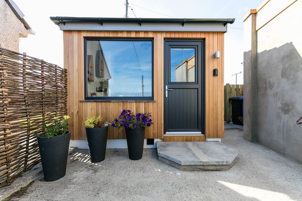 Front view of Maddie's Beach Hut Hideaway.