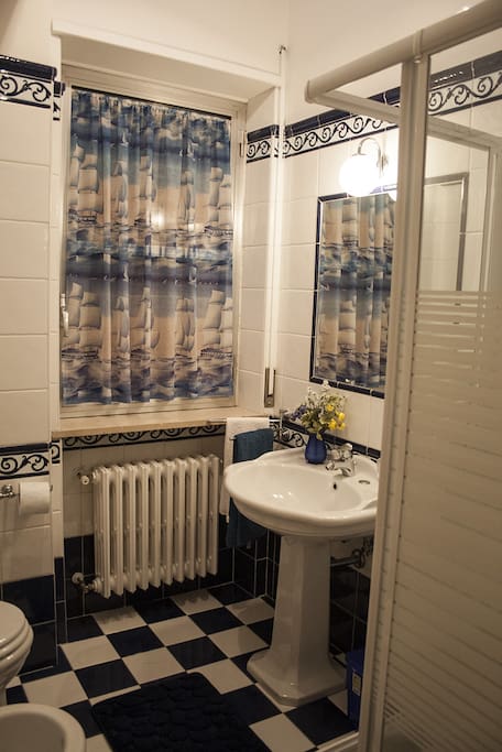 Bagno in comune con un'altra stanza