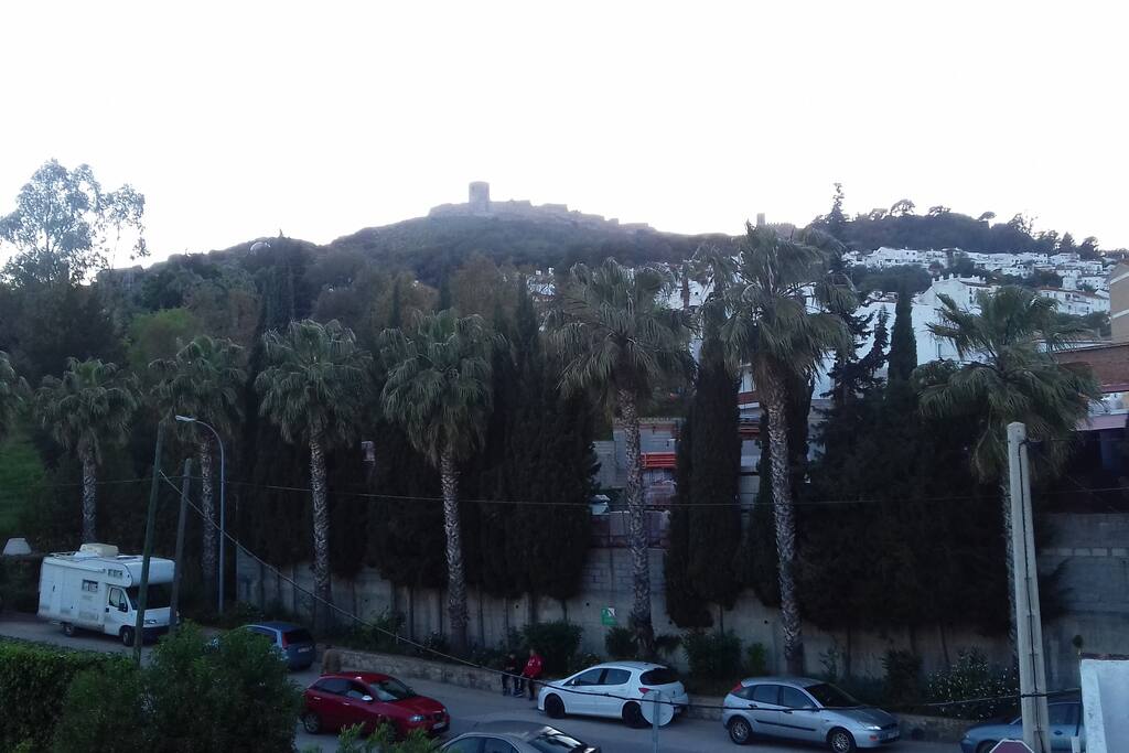 Vista del Castillo desde la terracita y resto de habitaciones
