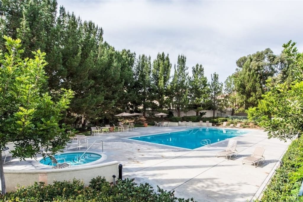 Community pool & jacuzzi