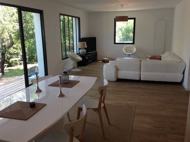 Havre de paix: Piscine & Jardin clos gallery image 4