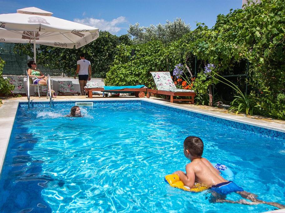Luxury apartment in Villa with pool near Trogir