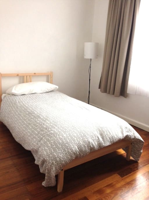 Second bedroom, single bed